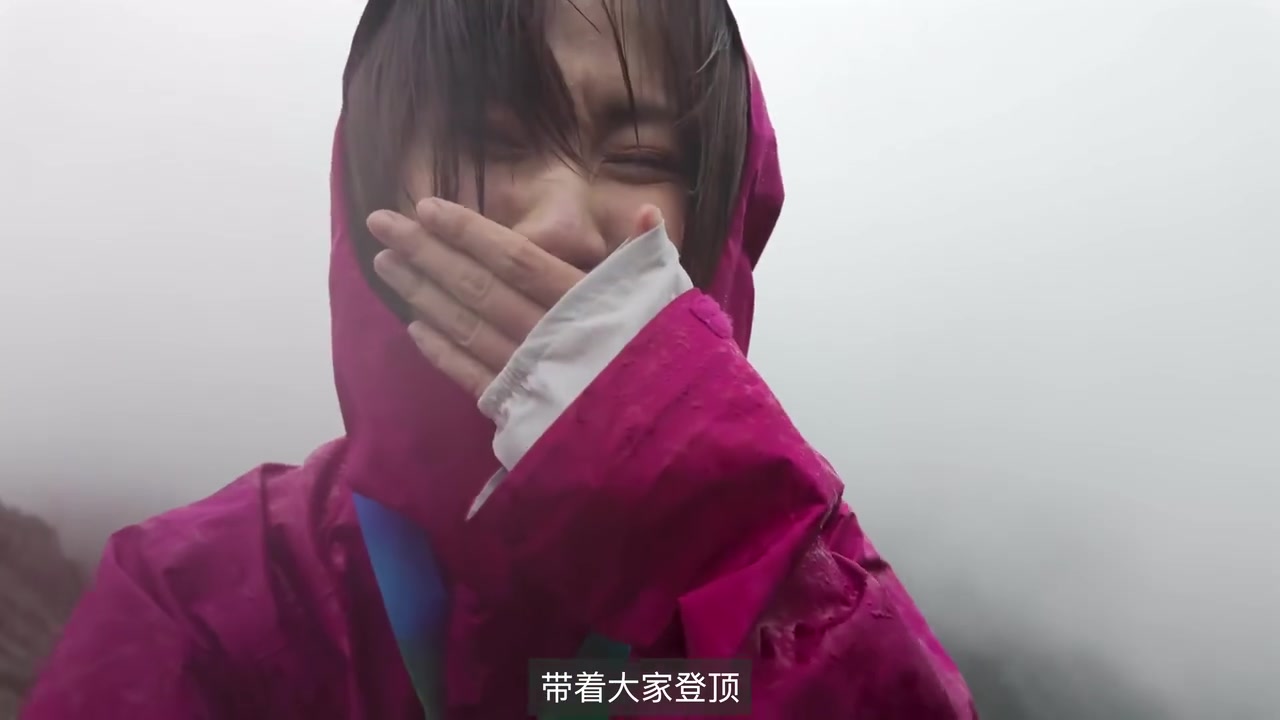 树奈奈与骆歆等人一同登山视频：我们在雪山里找到传说中的蓝眼泪...